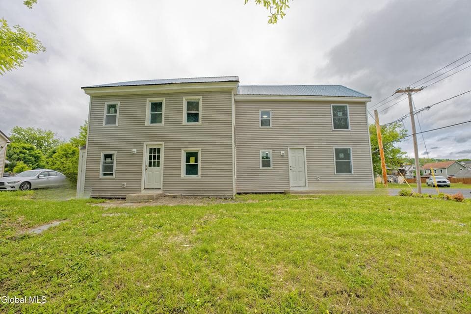 99 Railroad Avenue, photo 1