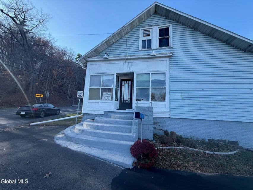 2855 Aqueduct Road, Niskayuna, NY, photo 3