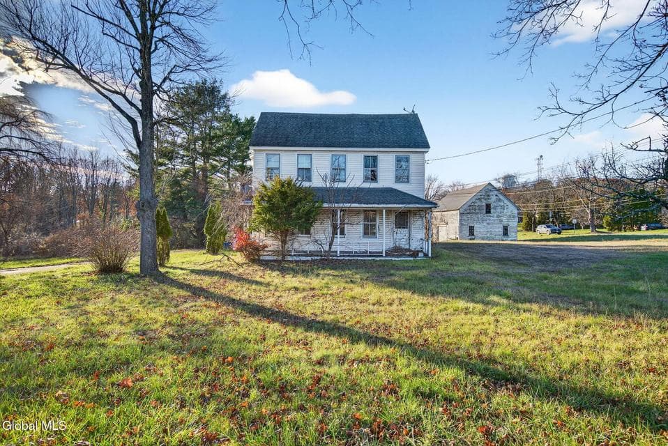 522 Loudon Road, photo 2