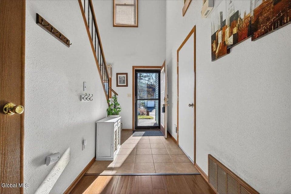 22 Lexington Drive, photo 4
