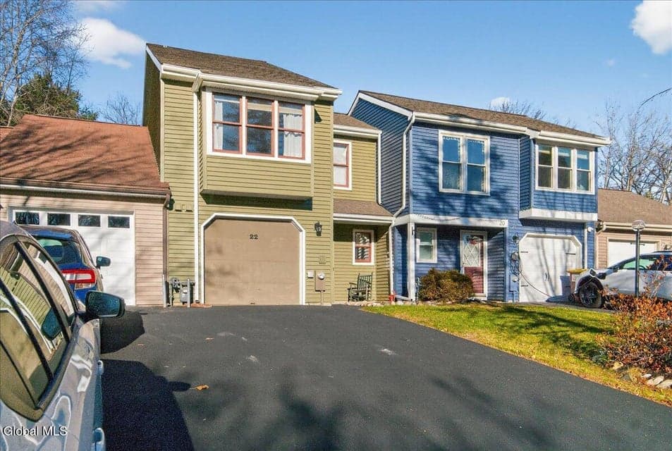 22 Lexington Drive, photo 1