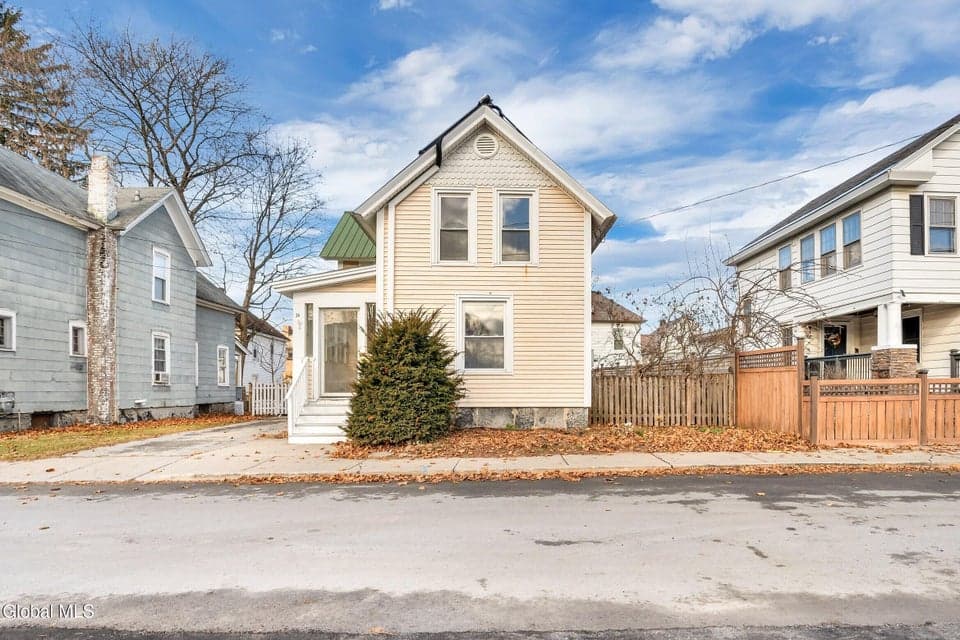 24 Goodwin Avenue, photo 2