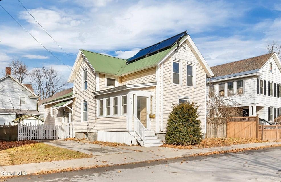 24 Goodwin Avenue, photo 1