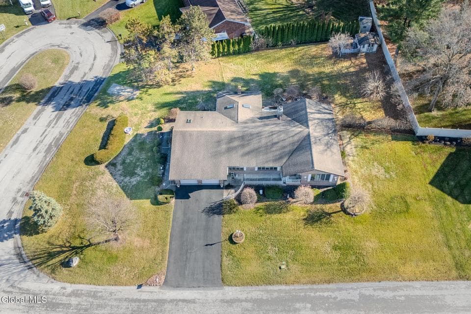 15 Huntleigh Drive, photo 3