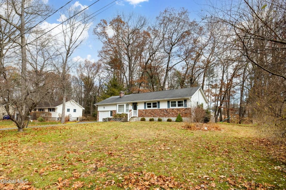 135 Juniper Drive, photo 1