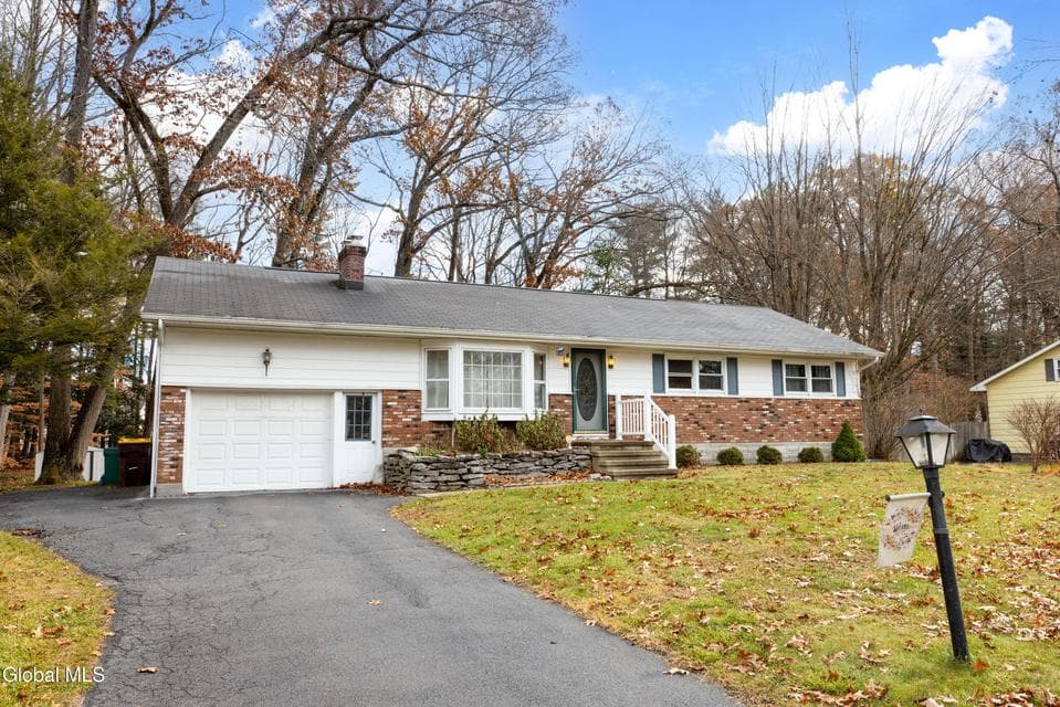 135 Juniper Drive, photo 4