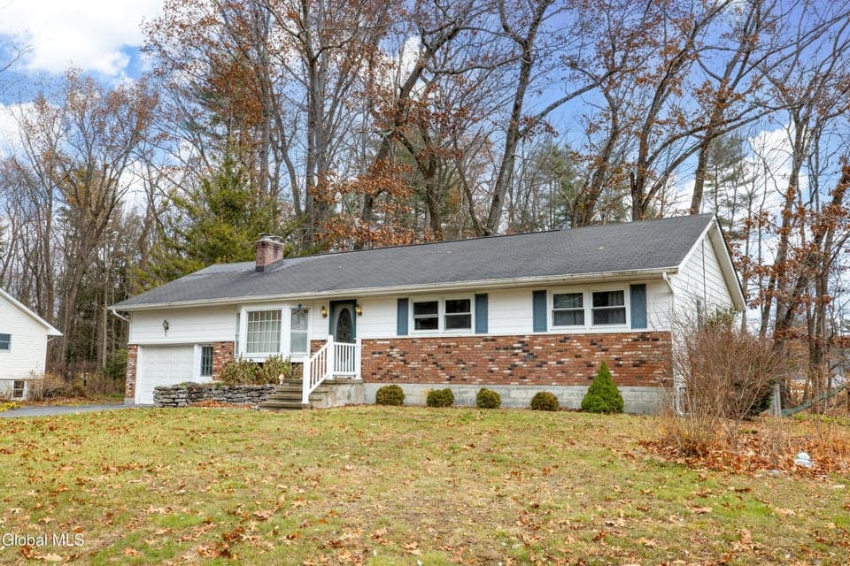 135 Juniper Drive, photo 5