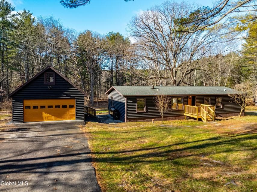 209 Circle Drive, photo 1
