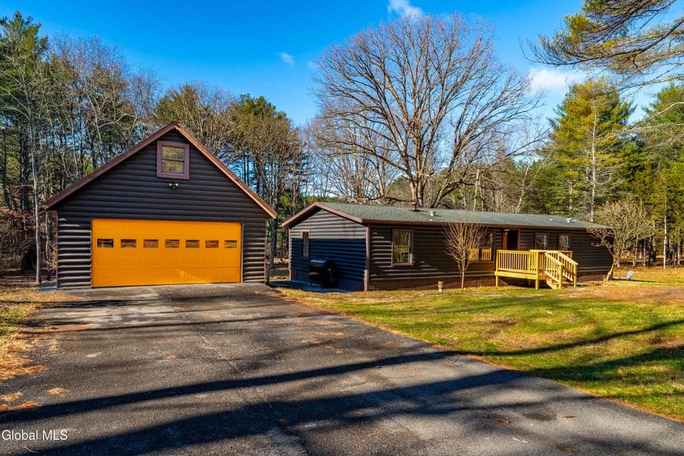 209 Circle Drive, photo 3