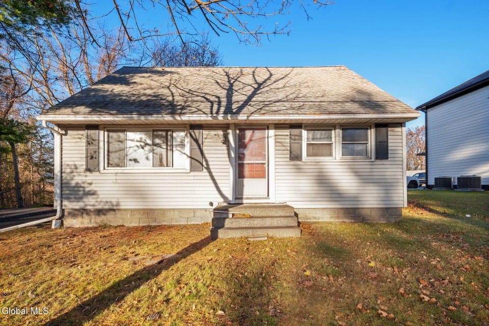 829 Troy-Schenectady Road, photo 2