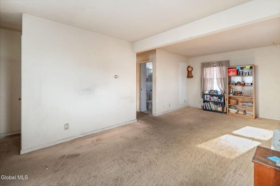 829 Troy-Schenectady Road, photo 5
