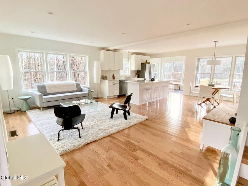 365 Moore Hill Road, photo 2