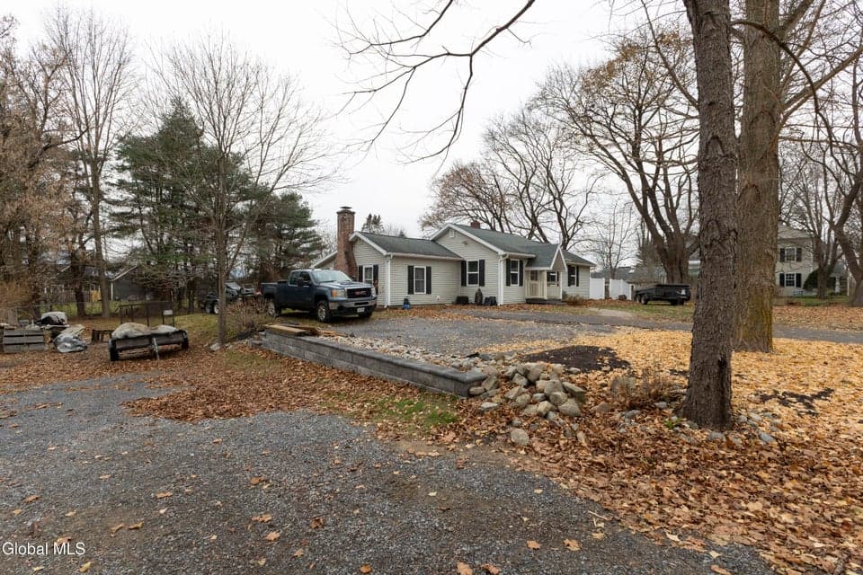 743 ridge Road, photo 2
