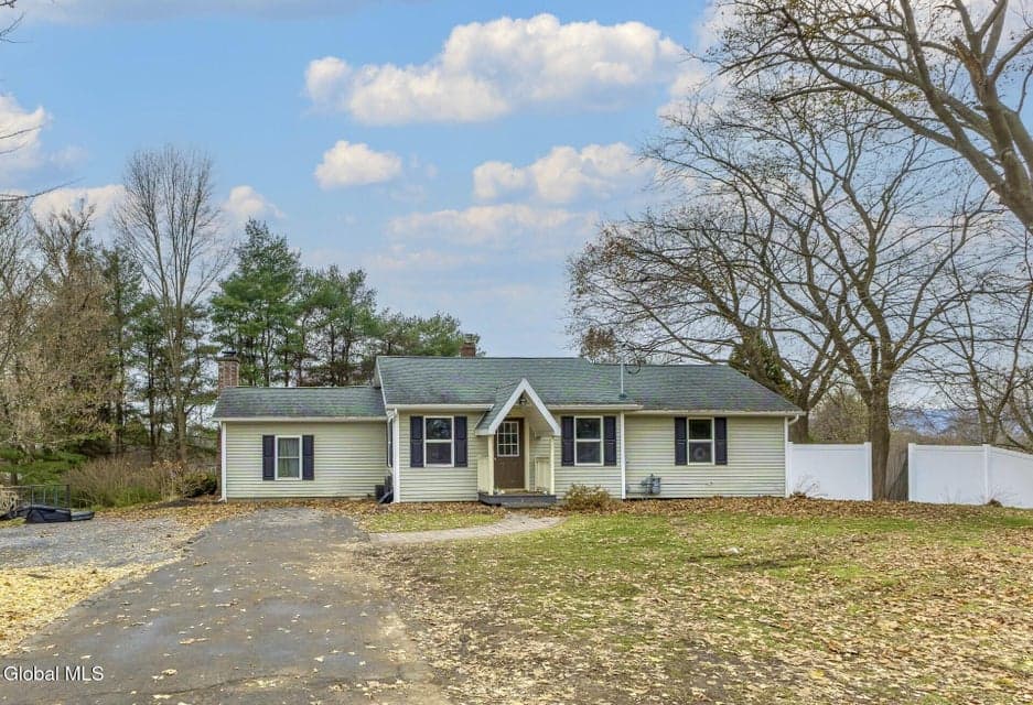743 ridge Road, photo 1