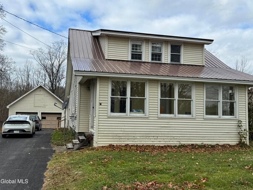331 Riceville Road, photo 1