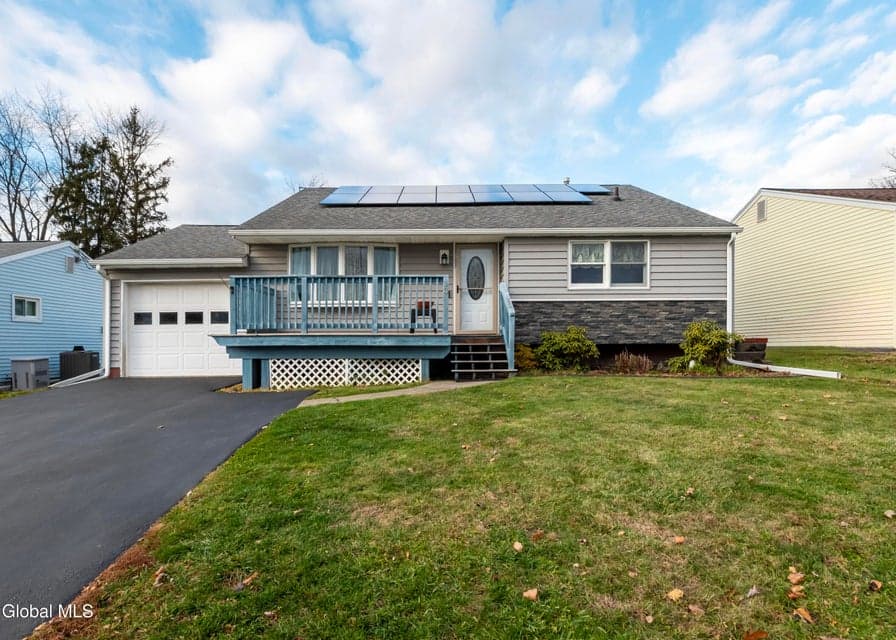 13 Dover Drive, photo 1