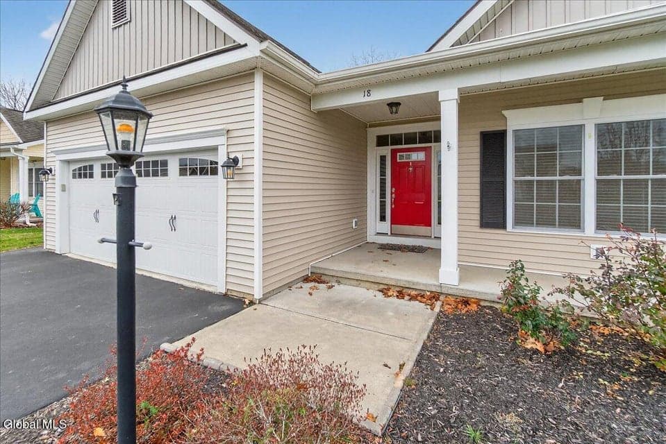 18 Lakepointe Way, photo 3
