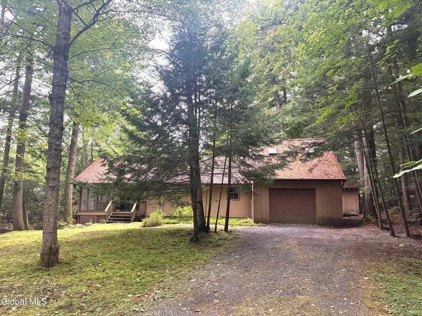 180 E Kelm Pond Road, photo 1