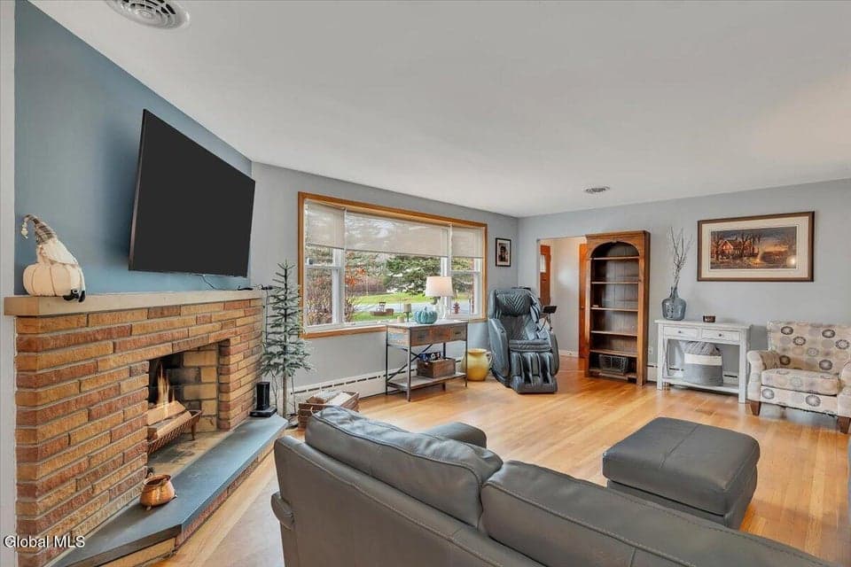 39 W Sand Lake Road, North Greenbush, NY 12198, photo 3