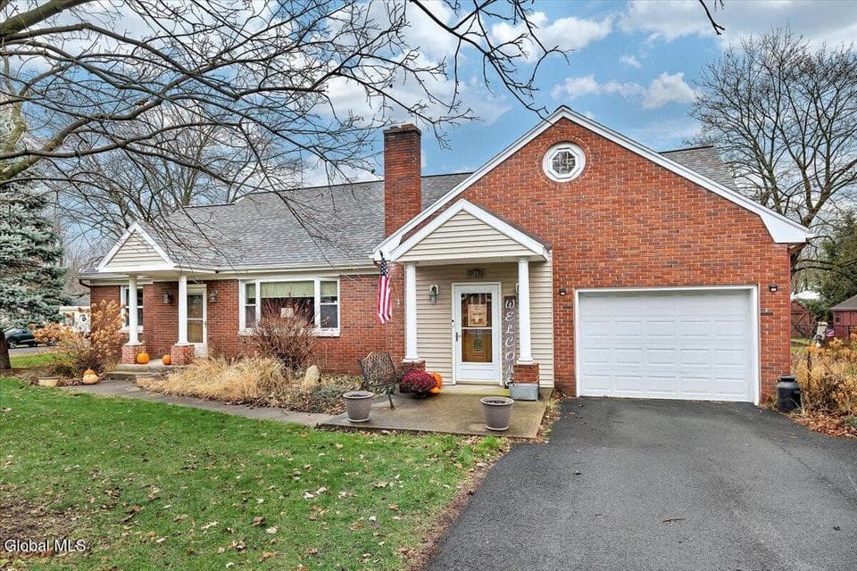 39 W Sand Lake Road, North Greenbush, NY 12198, photo 1
