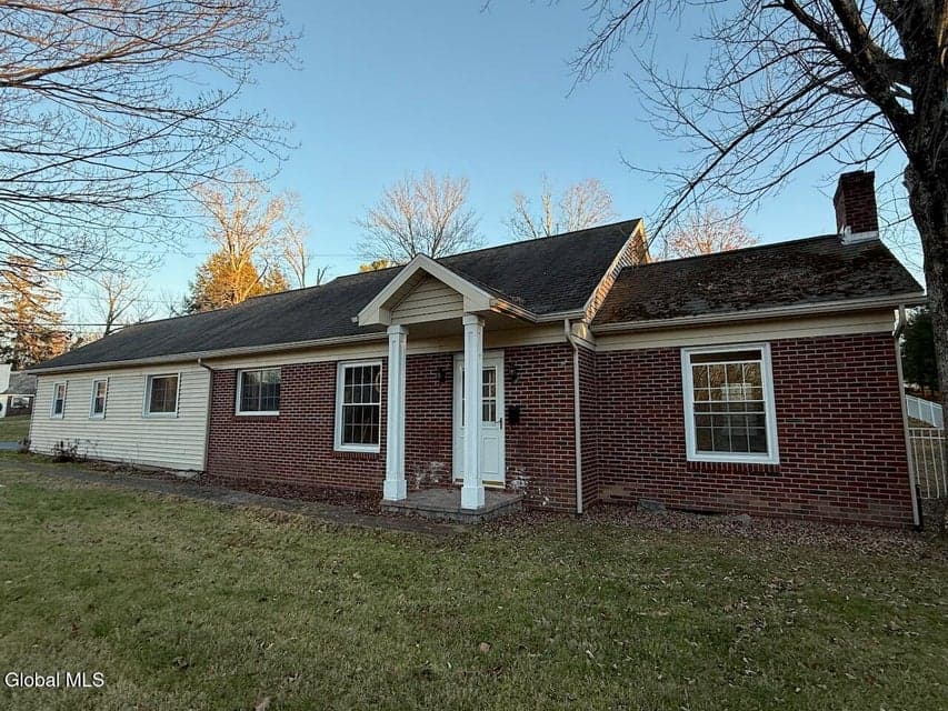69 Gray Avenue, photo 1