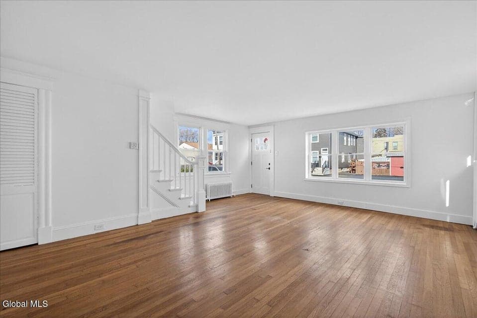 204 Columbia Street, photo 4