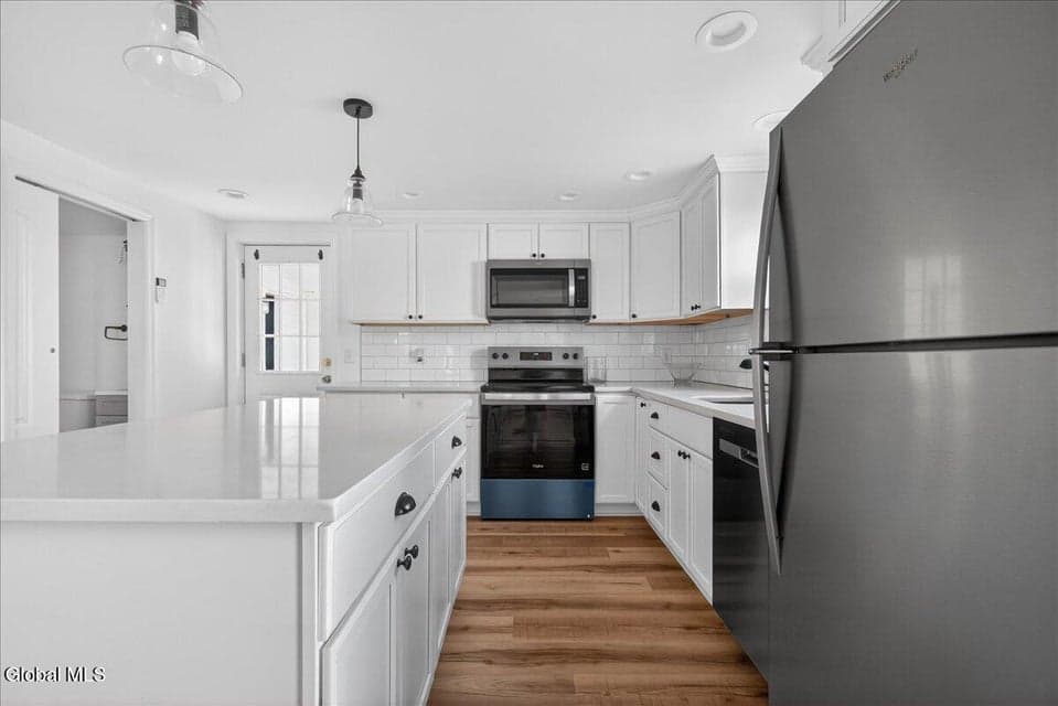 204 Columbia Street, photo 5