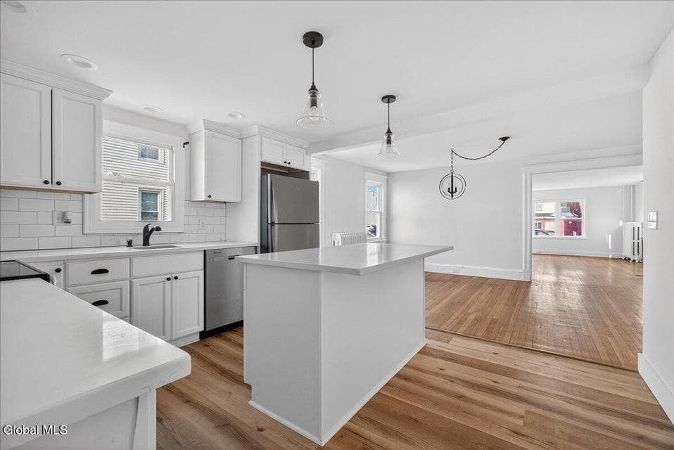 204 Columbia Street, photo 3