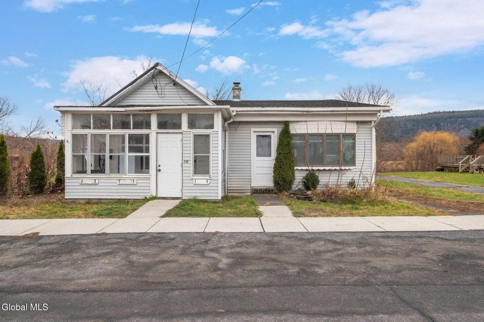 132 S South Main St. Street, photo 1