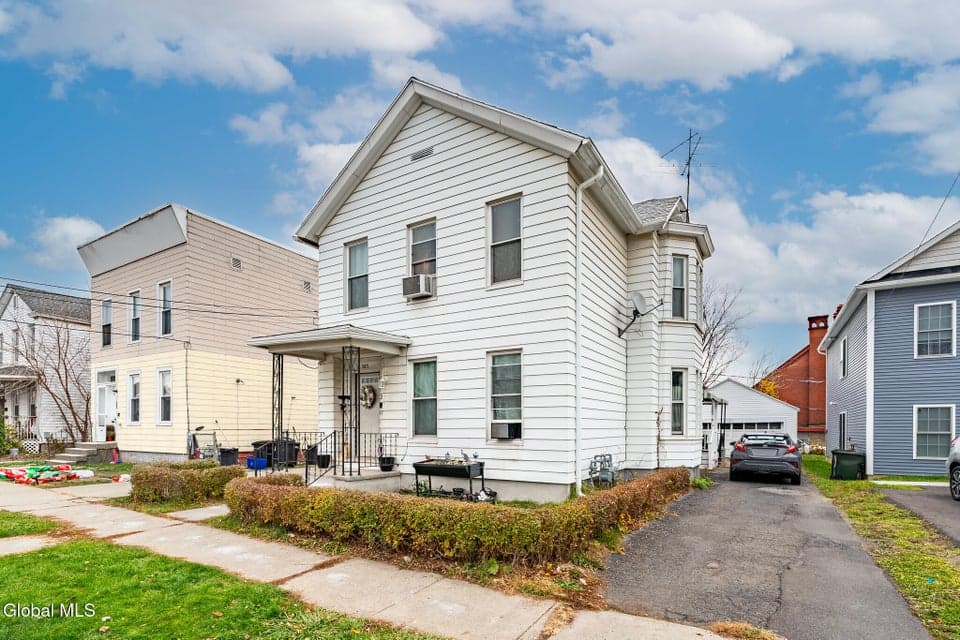 585 6th Avenue, photo 1