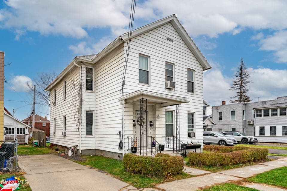 585 6th Avenue, photo 2