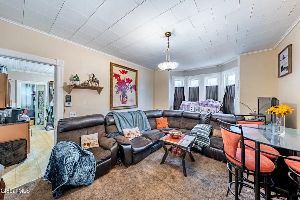585 6th Avenue, photo 5