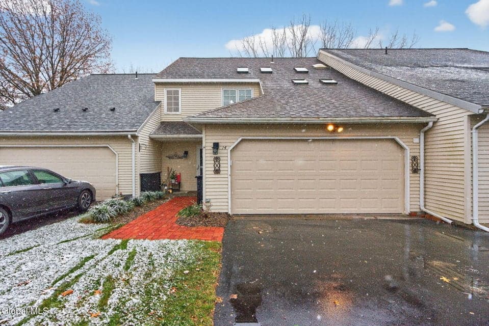14 Carrie Court, photo 1