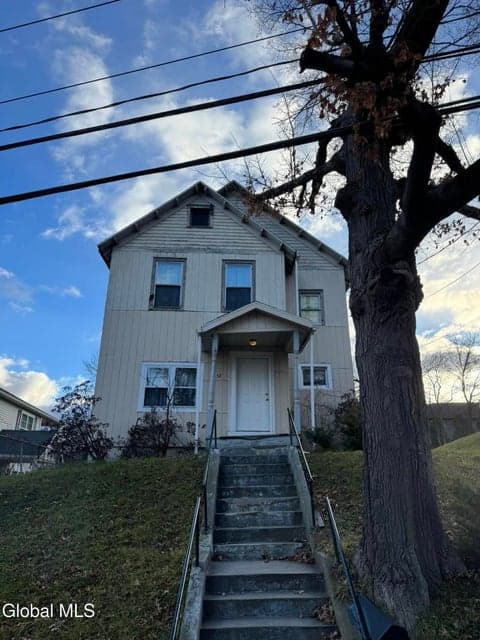 52 Vandenburgh Avenue, photo 1