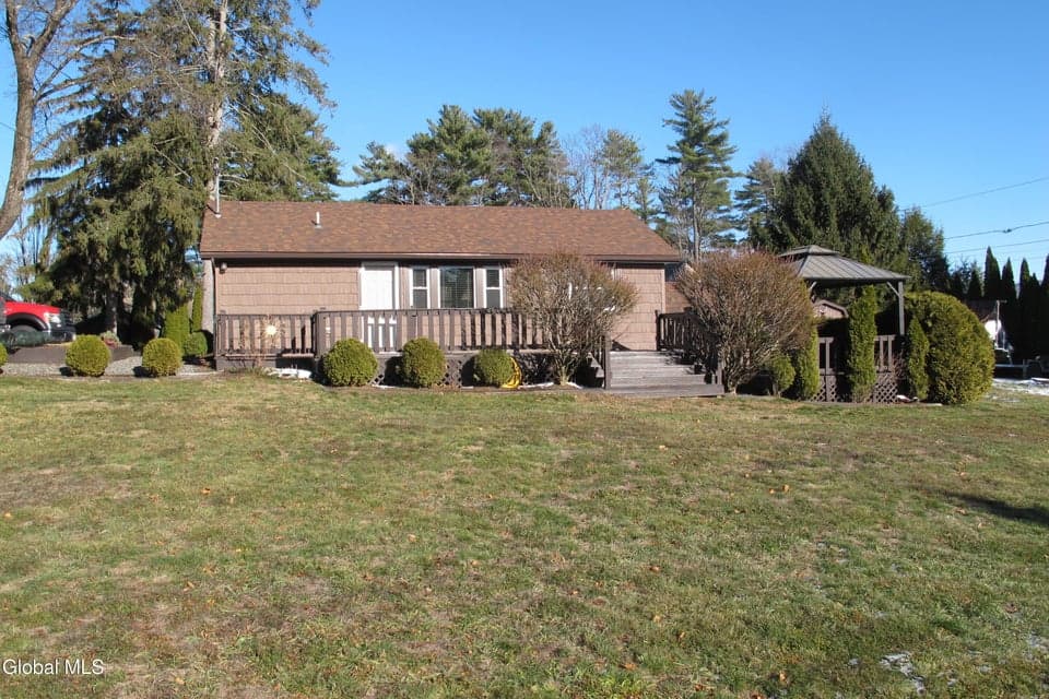 17 Beckers Drive, photo 1