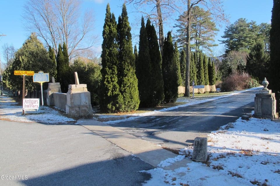 17 Beckers Drive, photo 3