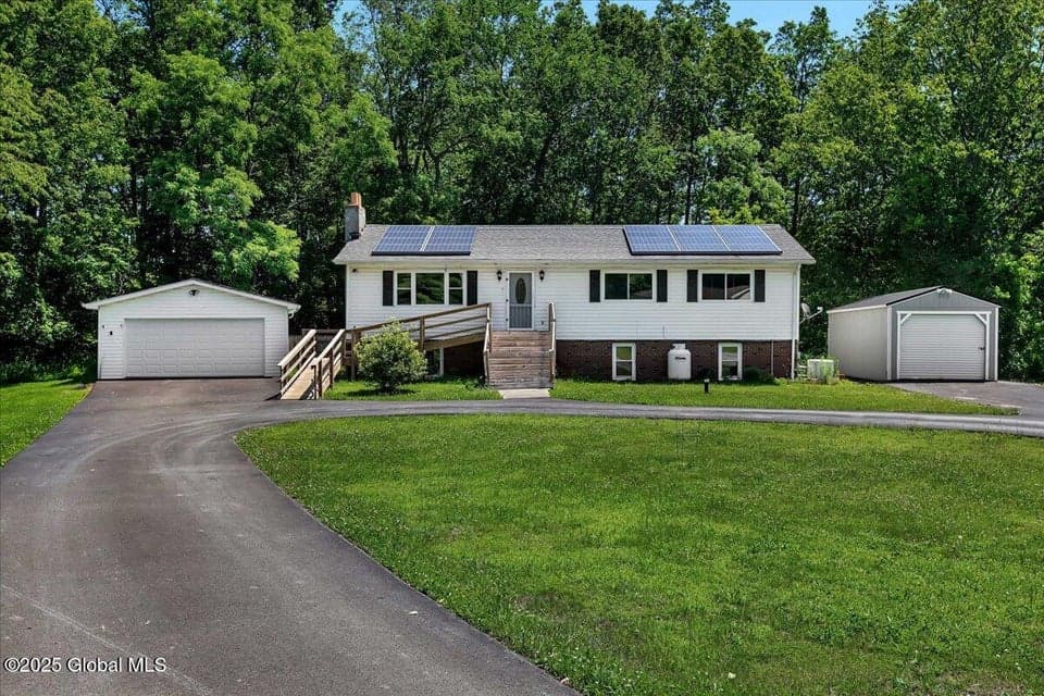 35 Banta Lane, photo 1