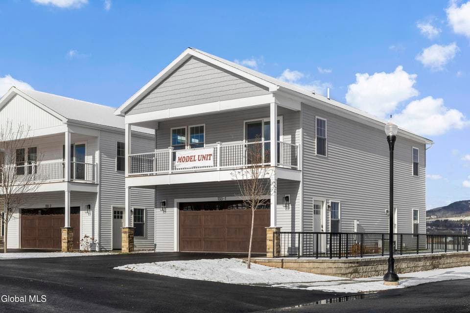 130 Marjorie Lane, photo 2