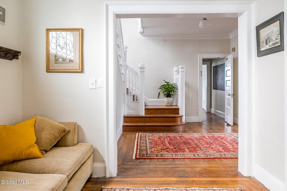 2 S Pine Avenue, photo 2