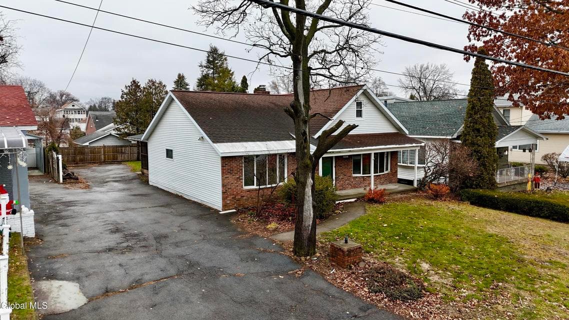 2527 Barton Avenue, photo 2