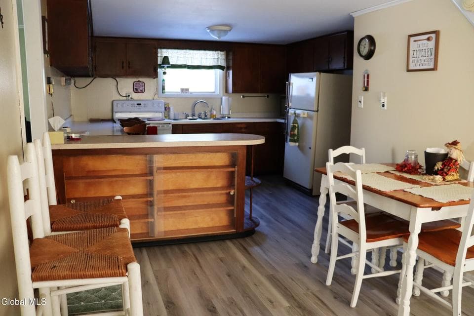 976 High Street, photo 4