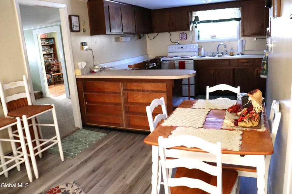 976 High Street, photo 5