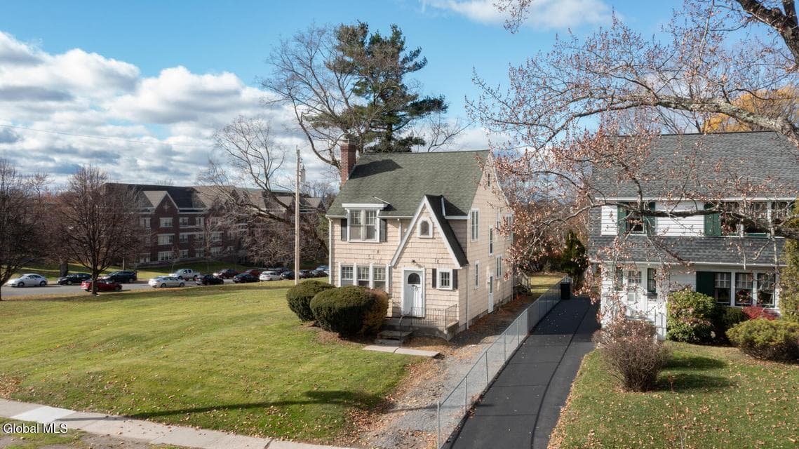 2107 Burdett Avenue, photo 3
