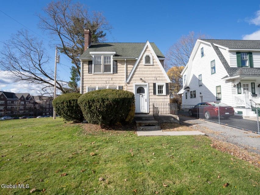 2107 Burdett Avenue, photo 1