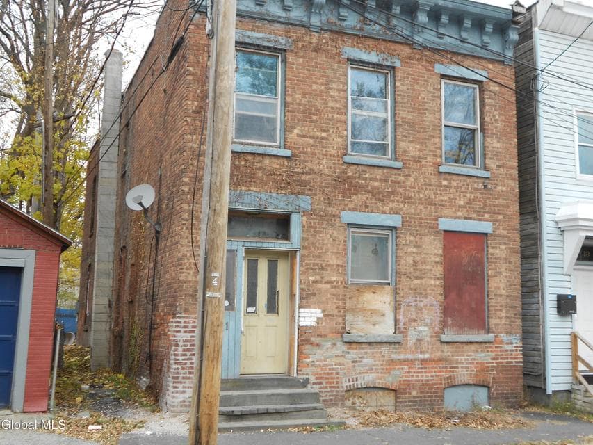11 101st Street, photo 1