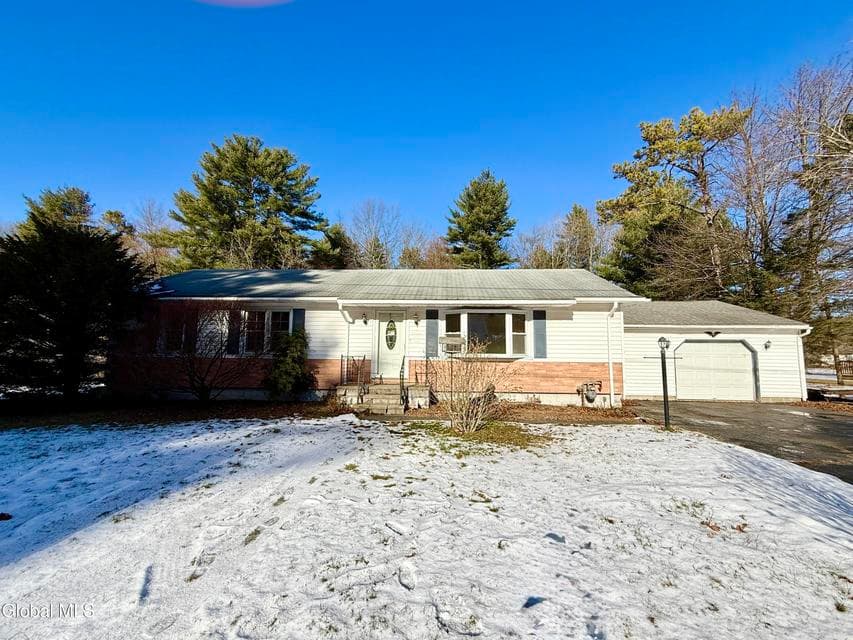 165 Reservoir Road, photo 1