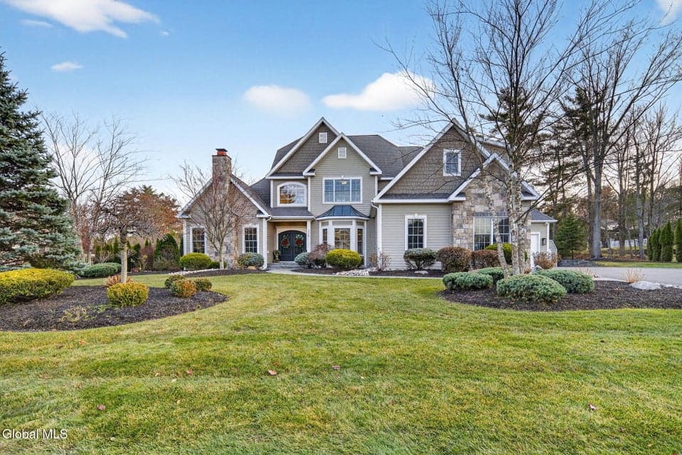 220 Brittany Place, photo 1