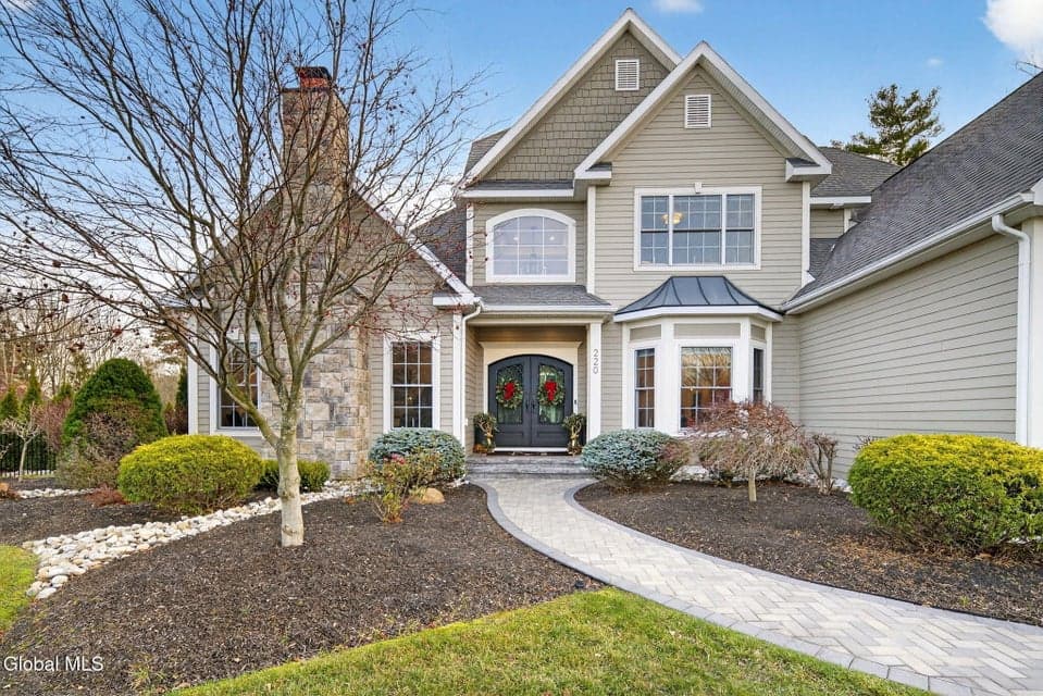 220 Brittany Place, photo 2