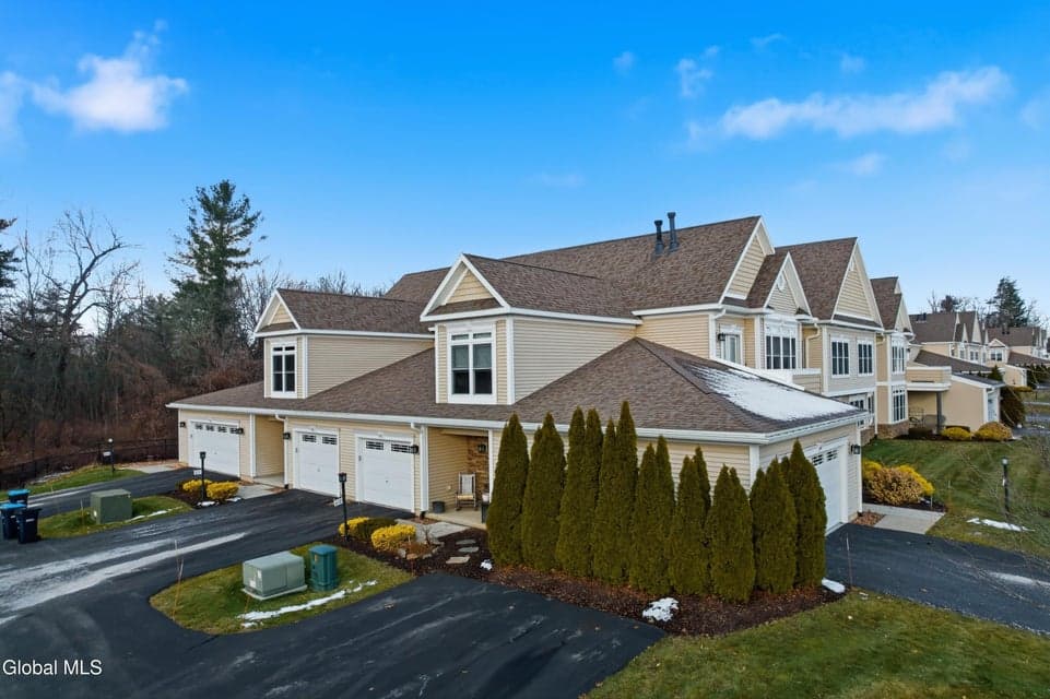 612 Lois Lane, photo 2