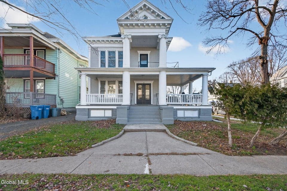 42 Ten Eyck Avenue, photo 1